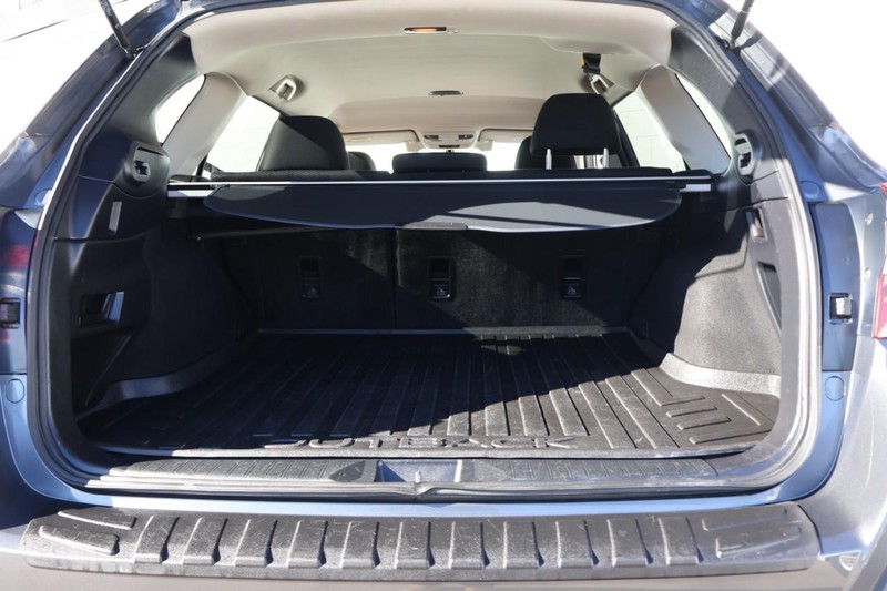 Subaru Outback Vehicle Full-screen Gallery Image 09