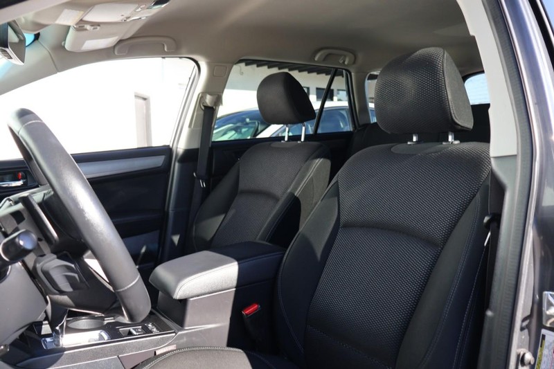 Subaru Outback Vehicle Full-screen Gallery Image 18