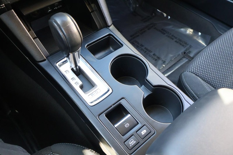 Subaru Outback Vehicle Full-screen Gallery Image 32