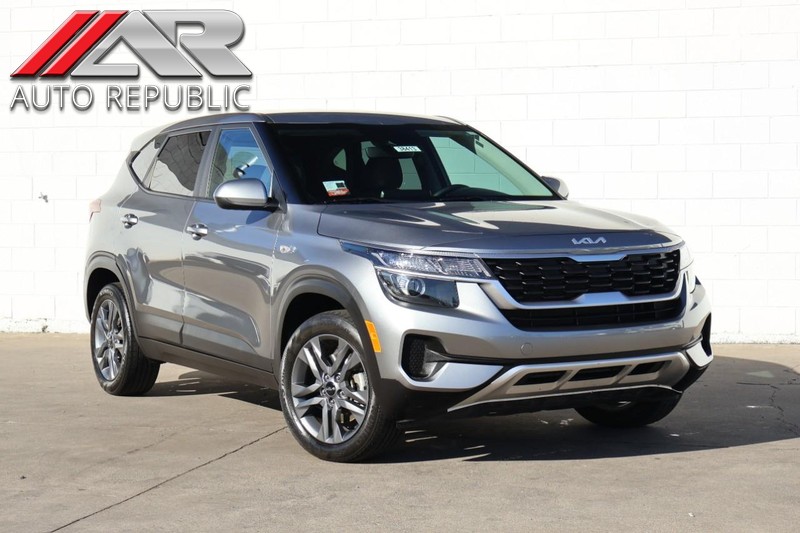 Kia Seltos Vehicle Full-screen Gallery Image 01