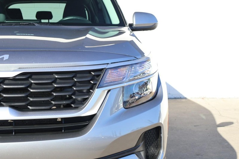 Kia Seltos Vehicle Full-screen Gallery Image 03