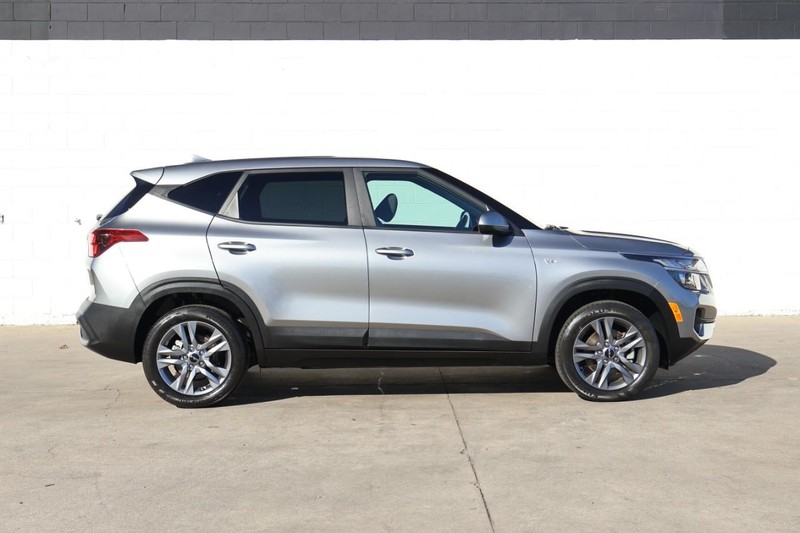 Kia Seltos Vehicle Full-screen Gallery Image 04