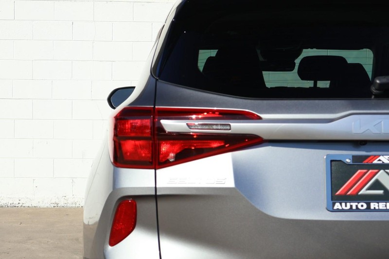 Kia Seltos Vehicle Full-screen Gallery Image 07