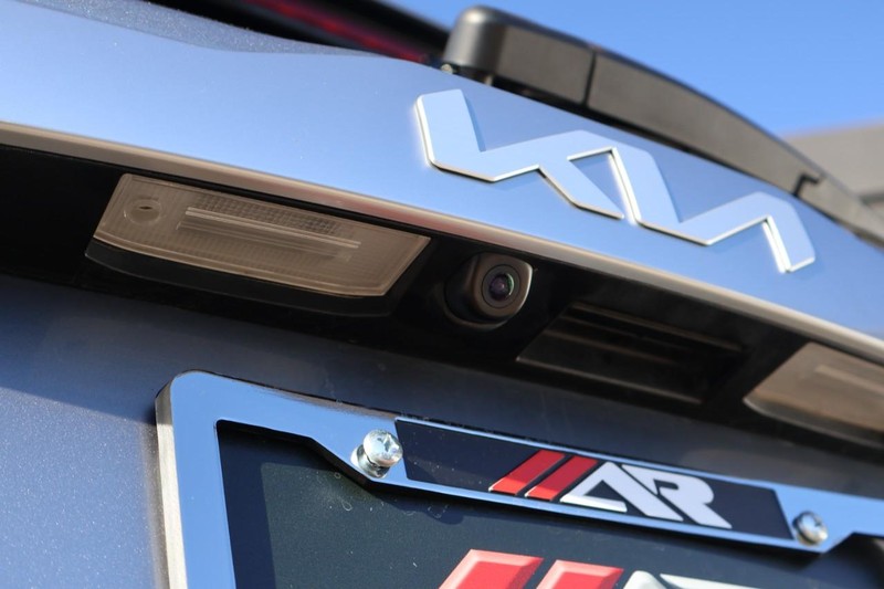 Kia Seltos Vehicle Full-screen Gallery Image 08