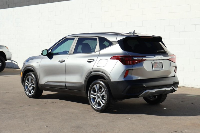 Kia Seltos Vehicle Full-screen Gallery Image 10