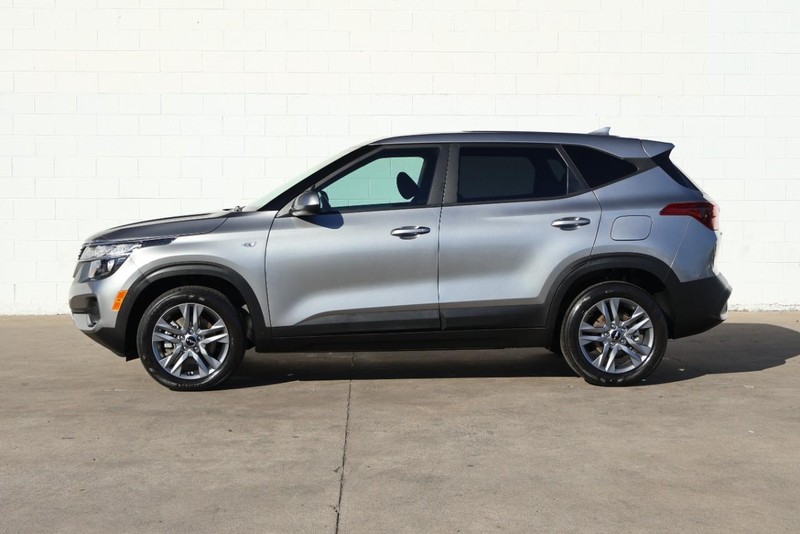 Kia Seltos Vehicle Full-screen Gallery Image 11