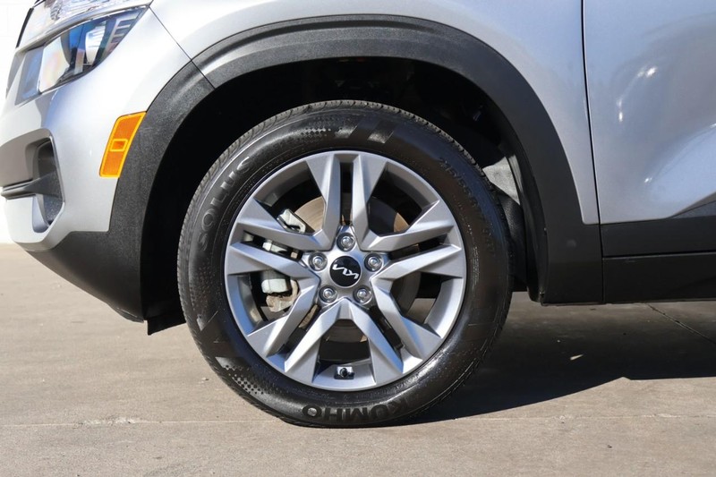 Kia Seltos Vehicle Full-screen Gallery Image 14