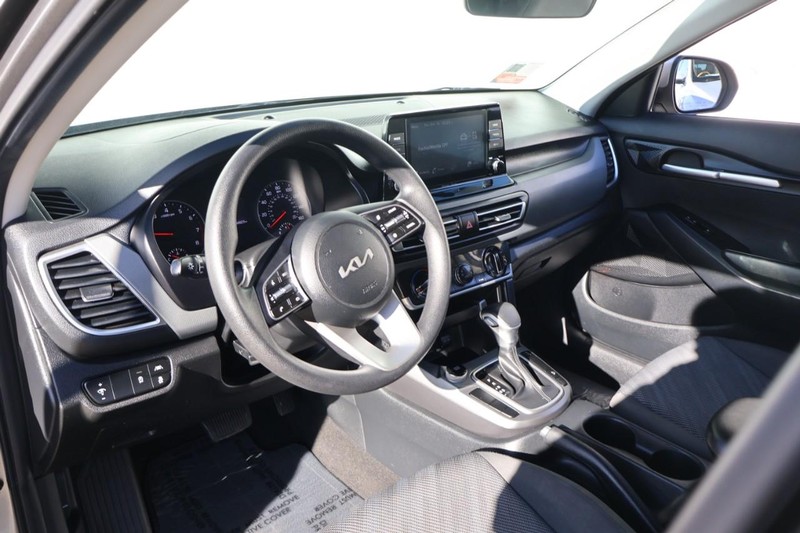 Kia Seltos Vehicle Full-screen Gallery Image 16