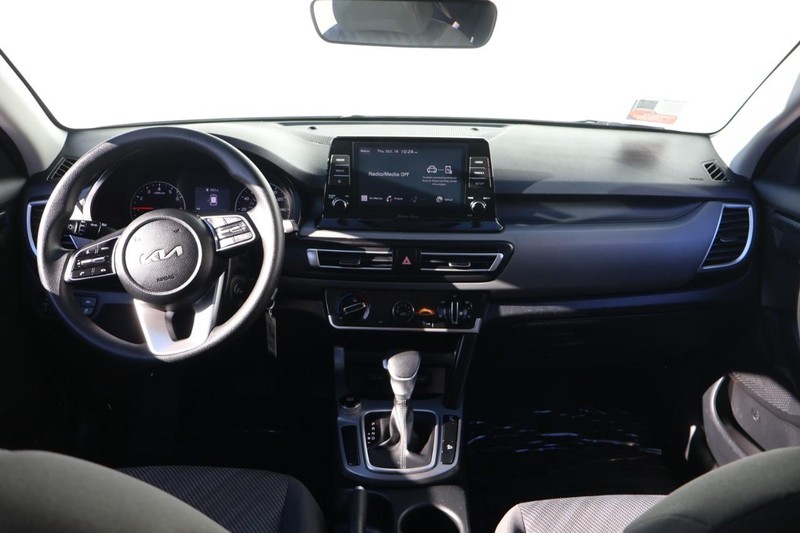 Kia Seltos Vehicle Full-screen Gallery Image 23