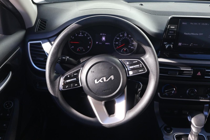 Kia Seltos Vehicle Full-screen Gallery Image 25