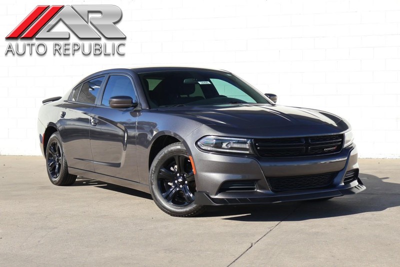 Dodge Charger Vehicle Full-screen Gallery Image 01