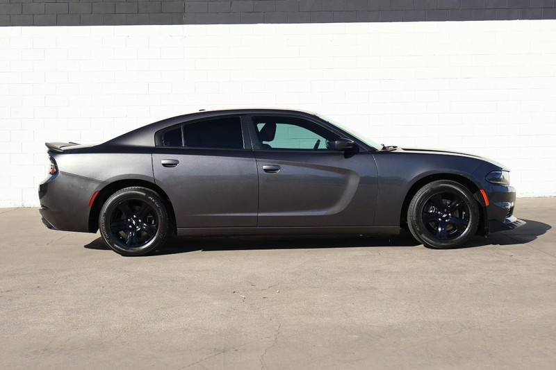 Dodge Charger Vehicle Full-screen Gallery Image 04