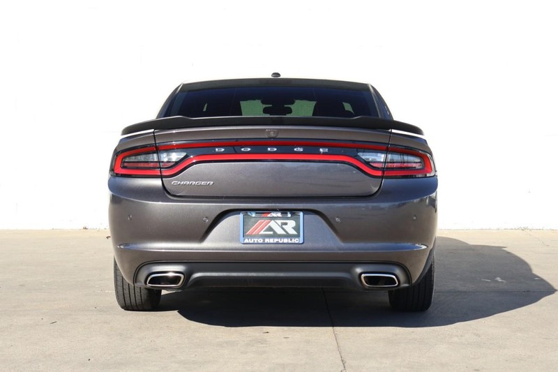 Dodge Charger Vehicle Full-screen Gallery Image 06