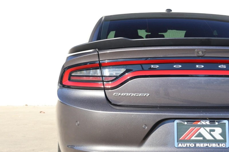 Dodge Charger Vehicle Full-screen Gallery Image 07