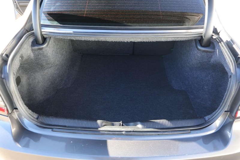 Dodge Charger Vehicle Full-screen Gallery Image 09