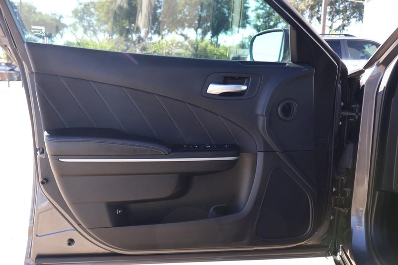 Dodge Charger Vehicle Full-screen Gallery Image 15