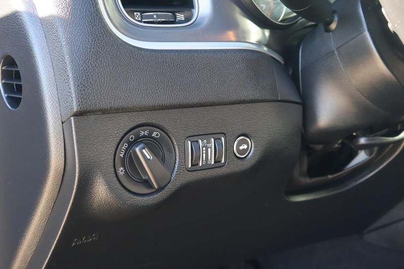 Dodge Charger Vehicle Full-screen Gallery Image 18