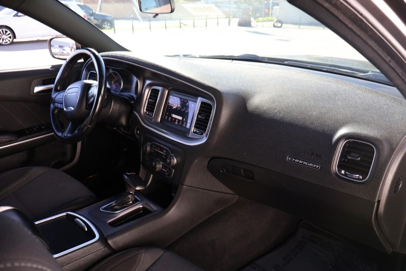 Dodge Charger Vehicle Full-screen Gallery Image 22