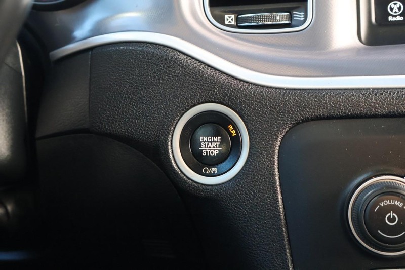 Dodge Charger Vehicle Full-screen Gallery Image 30