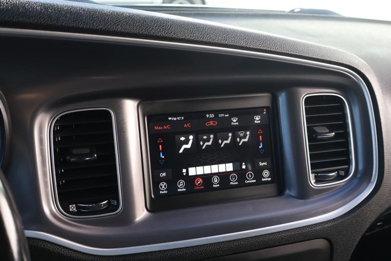 Dodge Charger Vehicle Full-screen Gallery Image 32