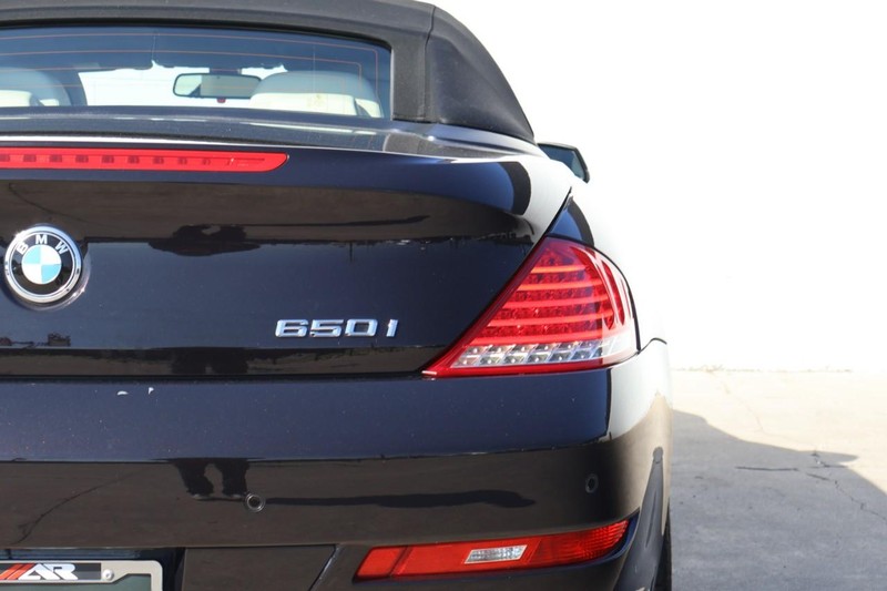 BMW 6 Series Vehicle Full-screen Gallery Image 08