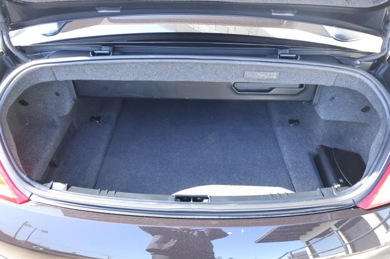 BMW 6 Series Vehicle Full-screen Gallery Image 09