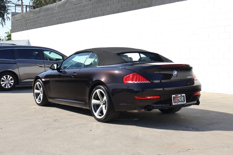 BMW 6 Series Vehicle Full-screen Gallery Image 10