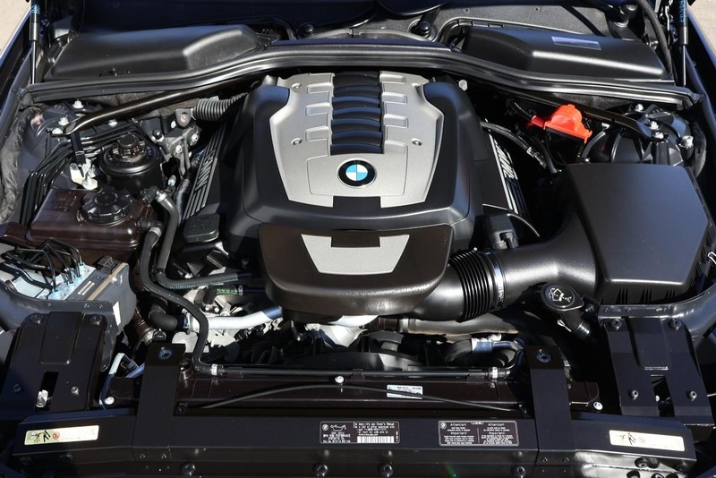 BMW 6 Series Vehicle Full-screen Gallery Image 13