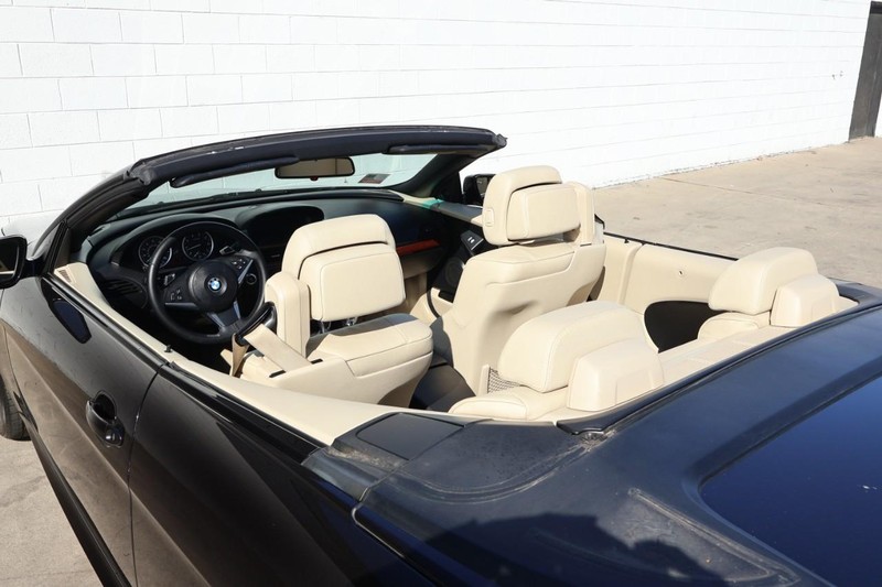 BMW 6 Series Vehicle Full-screen Gallery Image 17