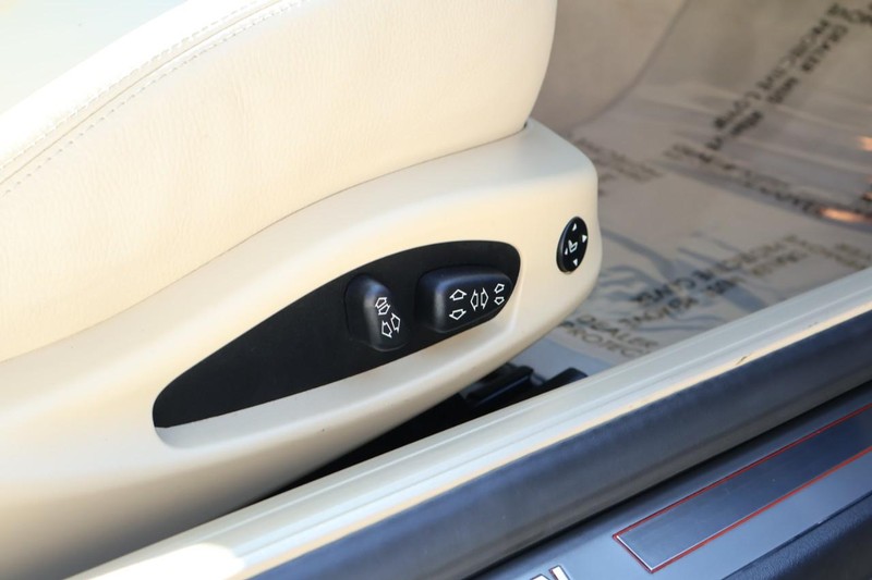 BMW 6 Series Vehicle Full-screen Gallery Image 27