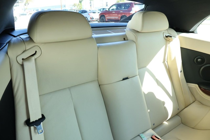 BMW 6 Series Vehicle Full-screen Gallery Image 29