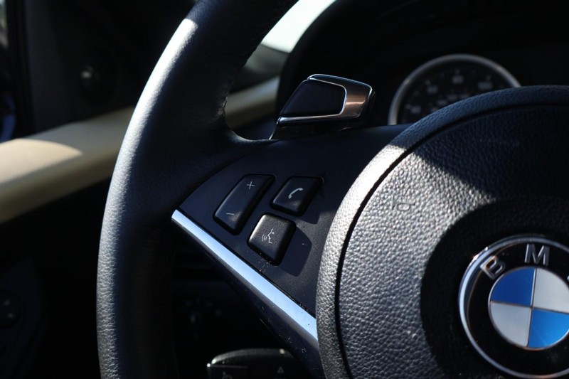 BMW 6 Series Vehicle Full-screen Gallery Image 34