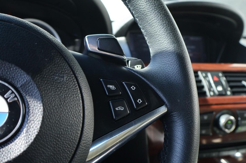 BMW 6 Series Vehicle Full-screen Gallery Image 35