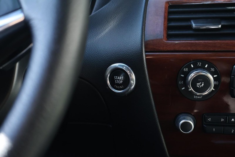 BMW 6 Series Vehicle Full-screen Gallery Image 36