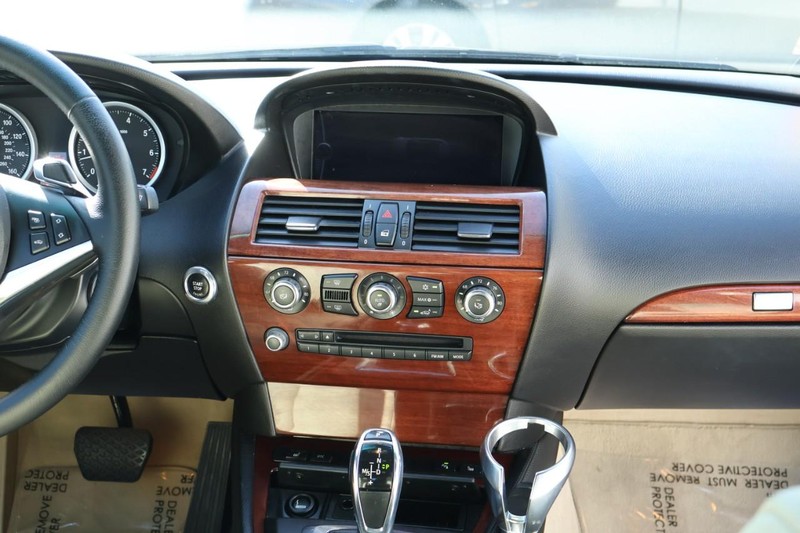 BMW 6 Series Vehicle Full-screen Gallery Image 37