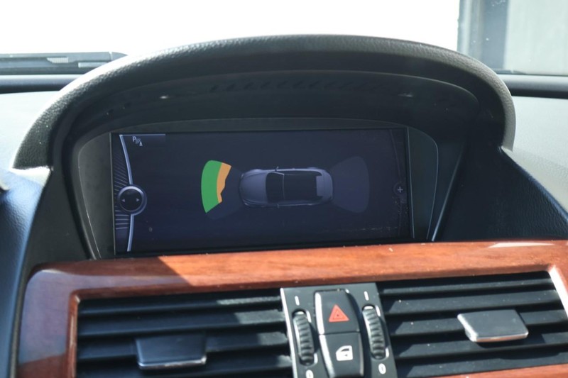 BMW 6 Series Vehicle Full-screen Gallery Image 38