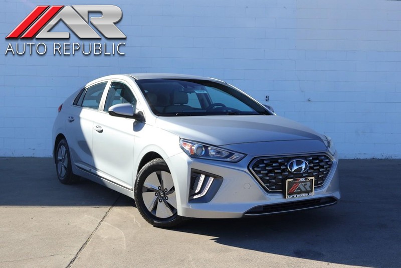 Hyundai Ioniq Hybrid Vehicle Full-screen Gallery Image 01