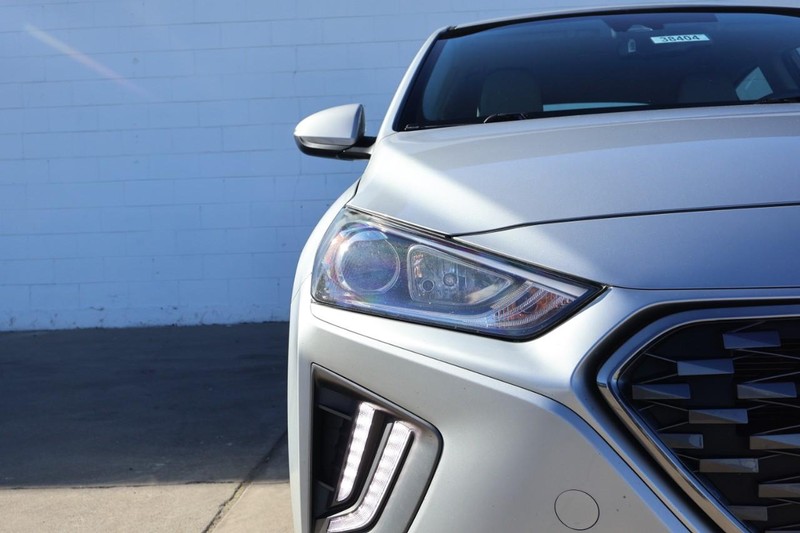 Hyundai Ioniq Hybrid Vehicle Full-screen Gallery Image 03