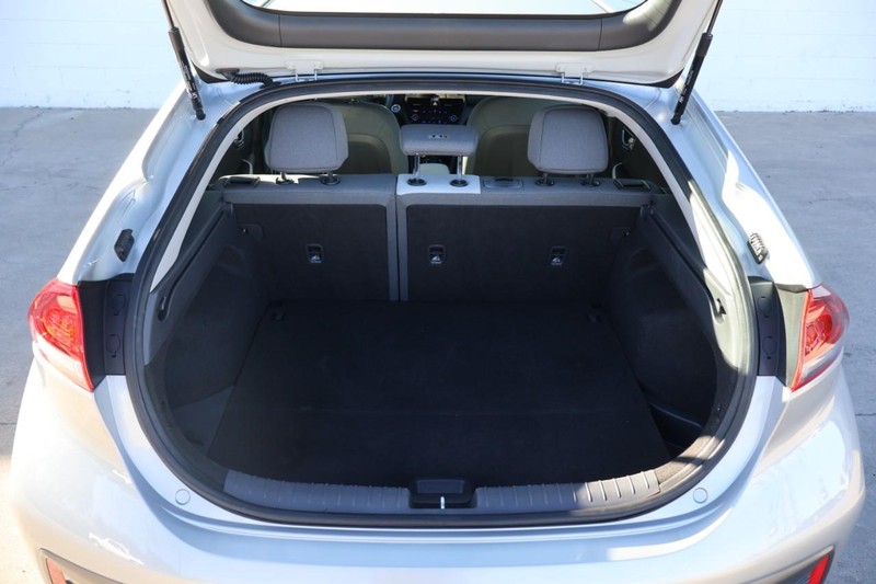 Hyundai Ioniq Hybrid Vehicle Full-screen Gallery Image 09
