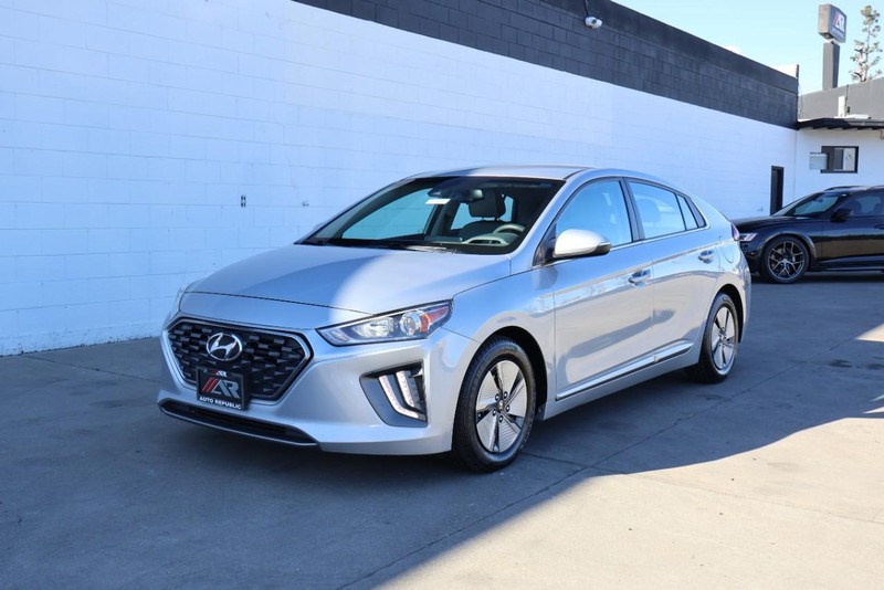 Hyundai Ioniq Hybrid Vehicle Full-screen Gallery Image 12