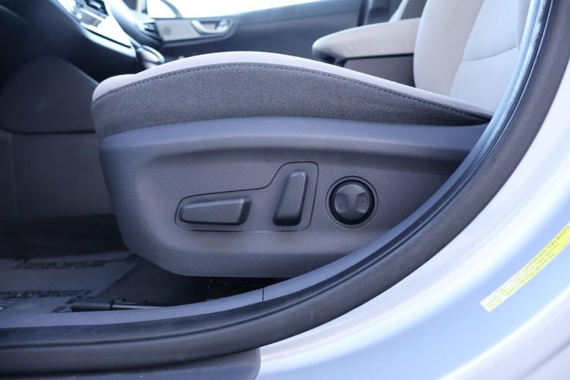 Hyundai Ioniq Hybrid Vehicle Full-screen Gallery Image 21