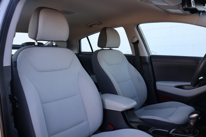 Hyundai Ioniq Hybrid Vehicle Full-screen Gallery Image 23