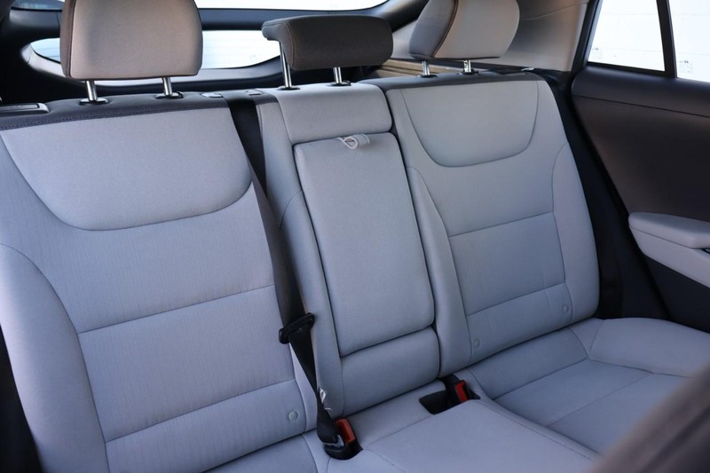 Hyundai Ioniq Hybrid Vehicle Full-screen Gallery Image 24