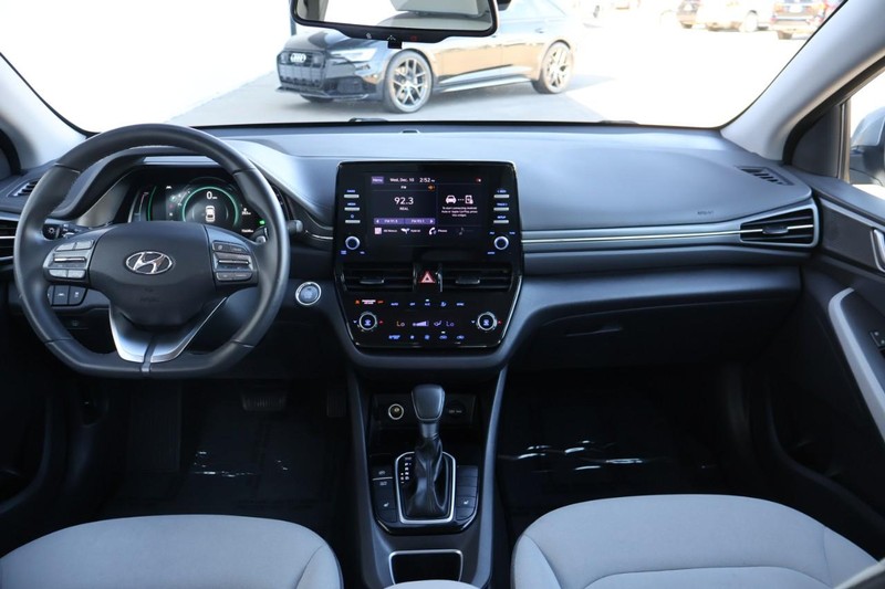 Hyundai Ioniq Hybrid Vehicle Full-screen Gallery Image 26