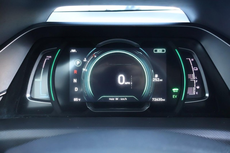 Hyundai Ioniq Hybrid Vehicle Full-screen Gallery Image 27