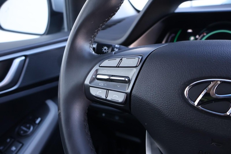 Hyundai Ioniq Hybrid Vehicle Full-screen Gallery Image 29