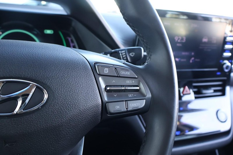 Hyundai Ioniq Hybrid Vehicle Full-screen Gallery Image 30