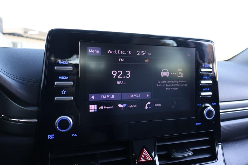 Hyundai Ioniq Hybrid Vehicle Full-screen Gallery Image 32