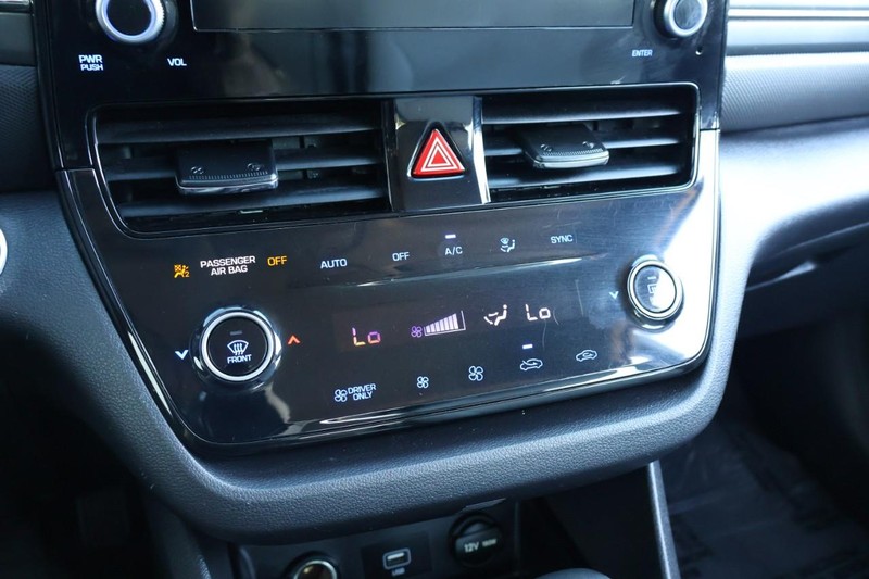 Hyundai Ioniq Hybrid Vehicle Full-screen Gallery Image 34