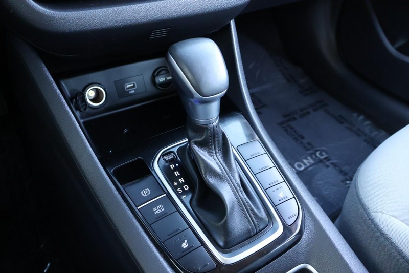 Hyundai Ioniq Hybrid Vehicle Full-screen Gallery Image 35